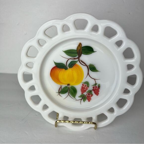 Vintage Milk Glass Lace Edge Hand painted Fruit Peach Berry 8 inch Dessert Plate - Picture 5 of 5